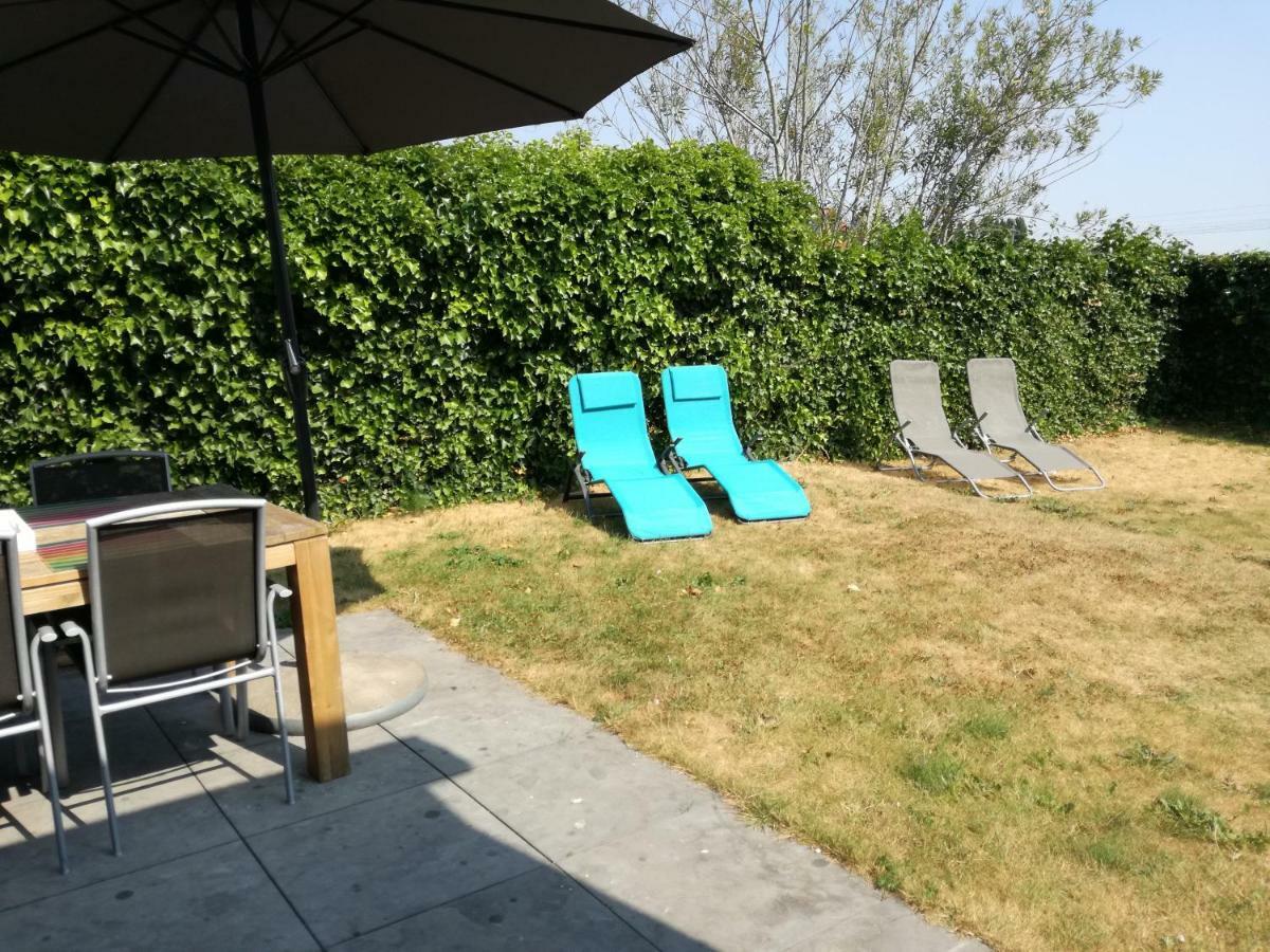 Holiday home In Met Tuin En Parkeerplaats
